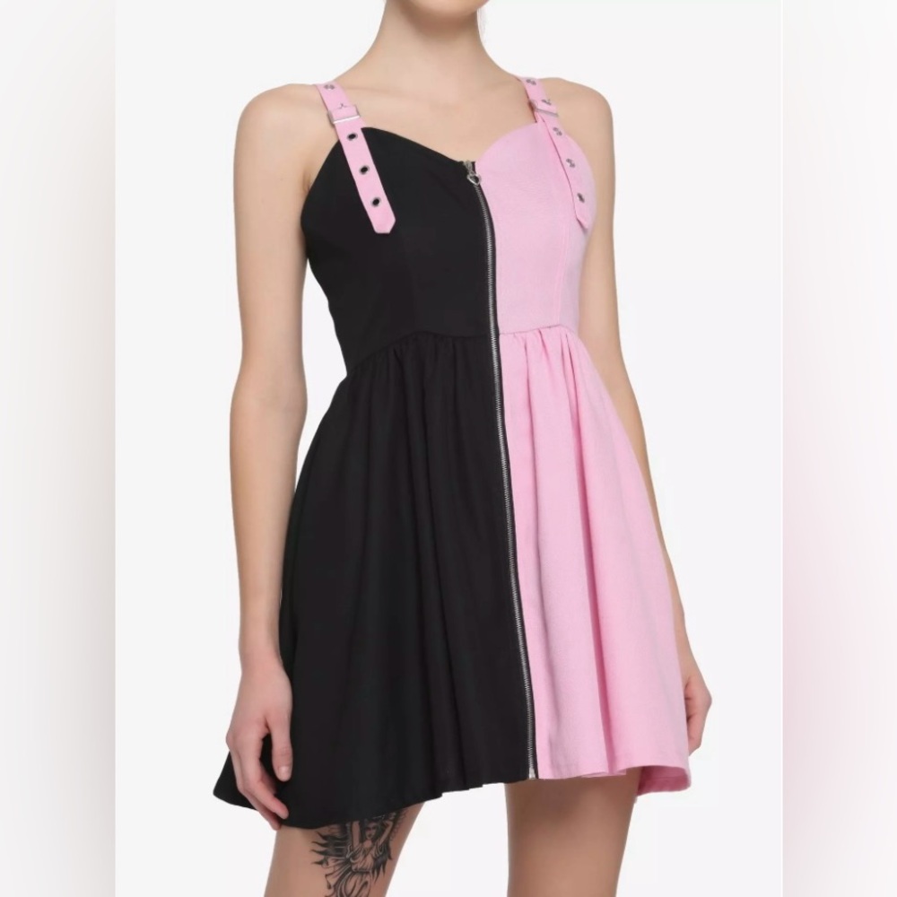 Pink & Black Split Sweetheart Dress
